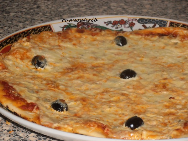 pizza 3 fromages sauce gorgonzola mozzarella