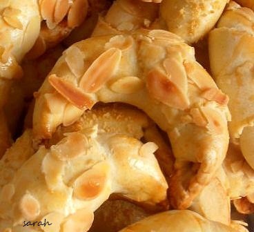 tcharek el ariane gâteaux algériens croissants aux amandes pâte sans levure