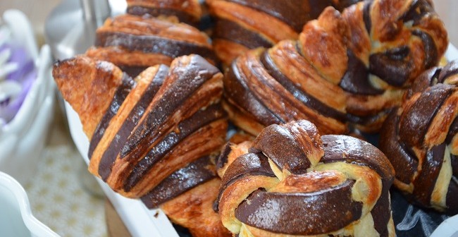 Croissant Bicolore Au Chocolat Le Sucre Sale D Oum Souhaib