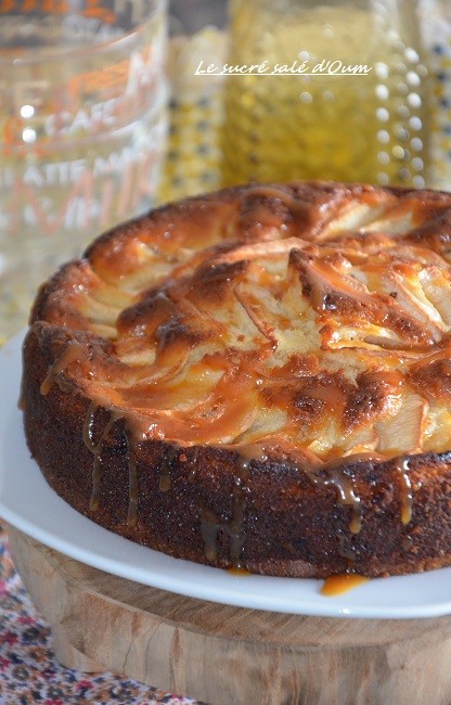 Gateau Au Yaourt Pommes Et Caramel Beurre Sale Le Sucre Sale D Oum Souhaib