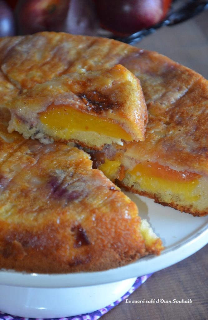 Gateau Aux Nectarines Et Amandes Effilees Le Sucre Sale D Oum Souhaib